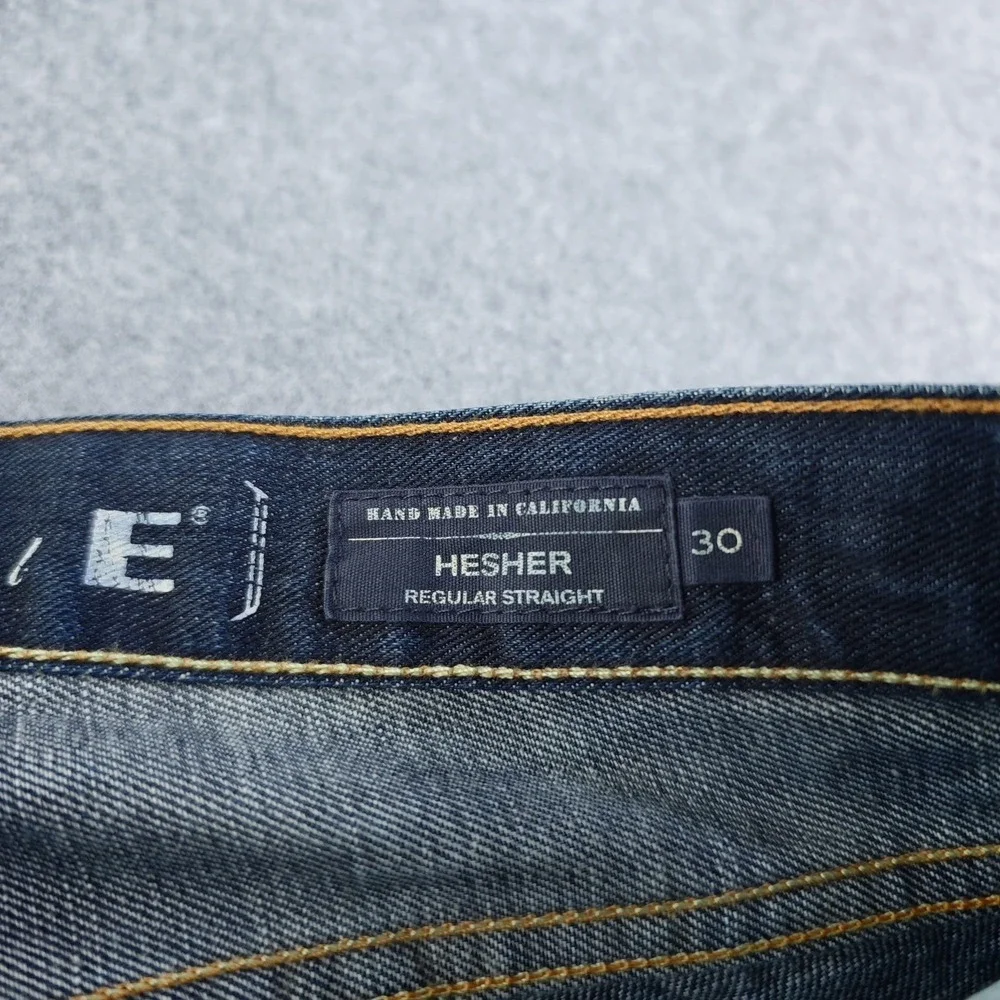 Levis item hesitate